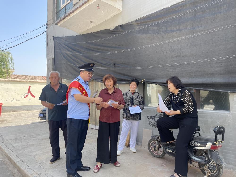 原恿桓：入户宣传，做好周边人民安全教育.jpg