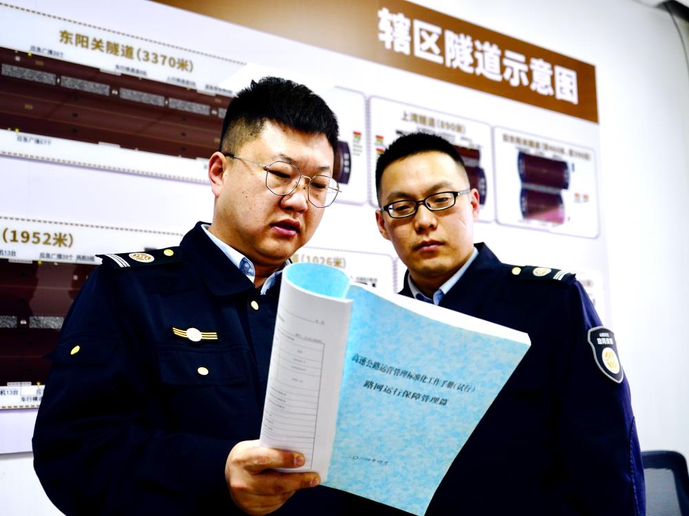 原恿桓：专研业务，参加假造尺度化手册.jpg